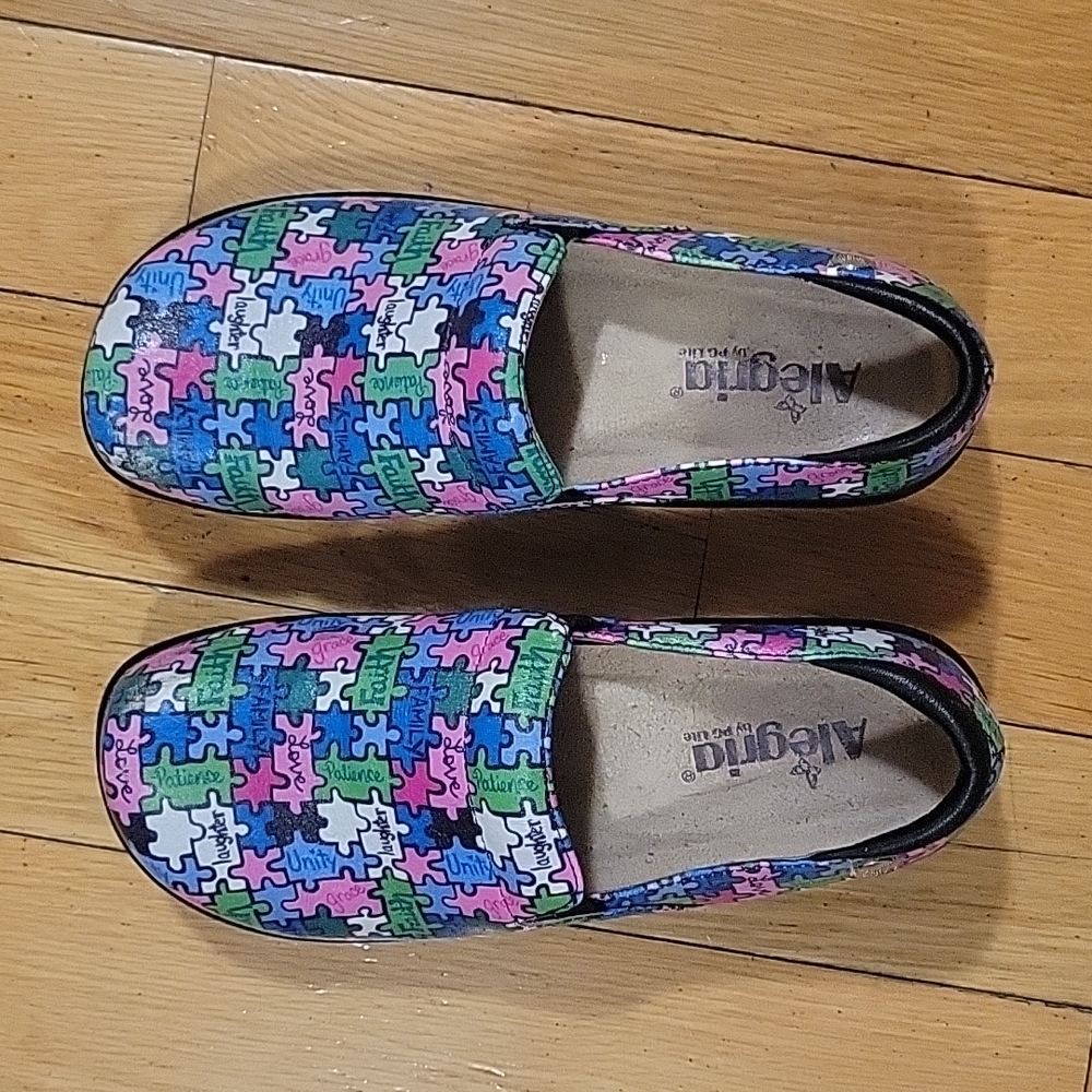Alegria size 8 puzzle piece shoes